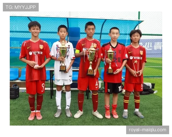 广州足球俱乐部青年梯队近期联赛表现活跃,引发关注 广州足球俱乐部青年梯队近期联赛表现活跃,引发关注